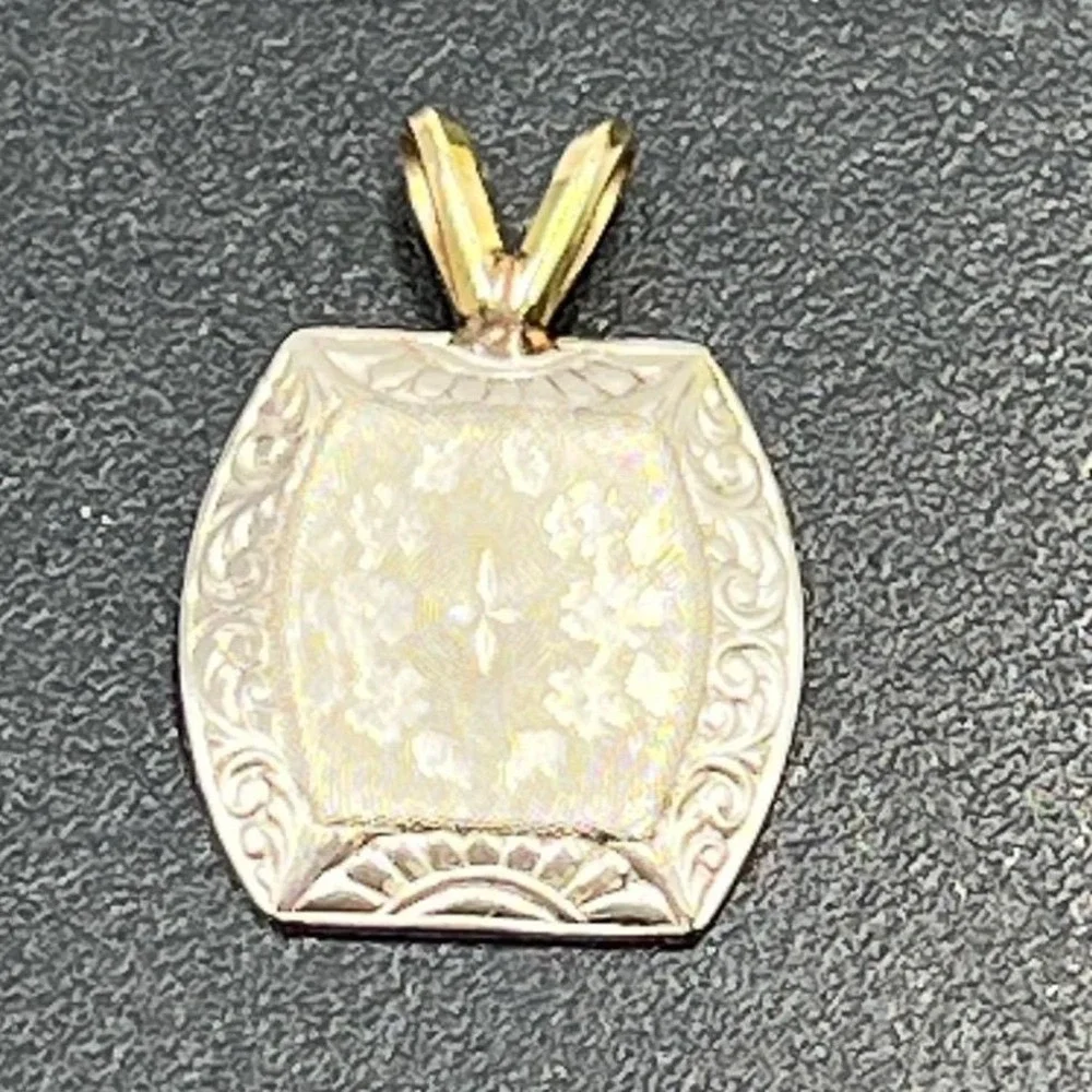 Vintage 14K Two-Tone Gold Ornate Floral Engraved Rectangular Pendant Charm 1.08g